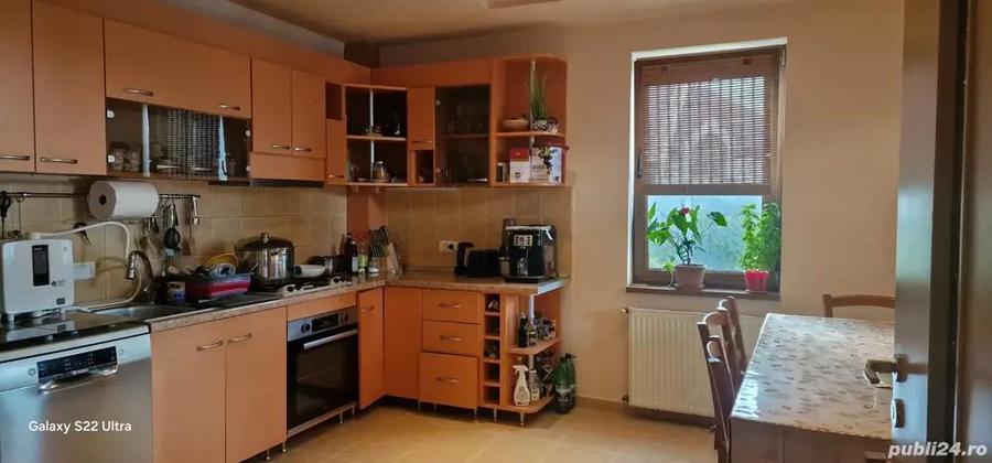 Casă cu 6 camere cu Teren 431 Mp în Aradului