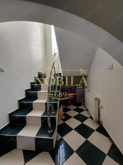 Casă cu Teren 4200 Mp în Livezi