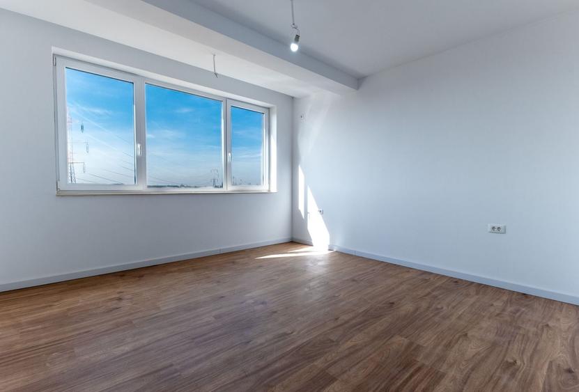 Apartament cu 4 camere semidecomandat în Metalurgiei