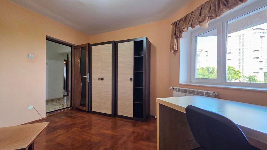 Apartament cu 4 camere decomandat, mobilat în Gara