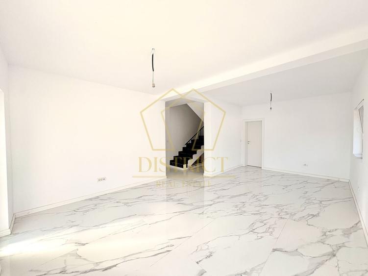 Duplex cu 4 camere cu Canalizare în Moșnița Veche