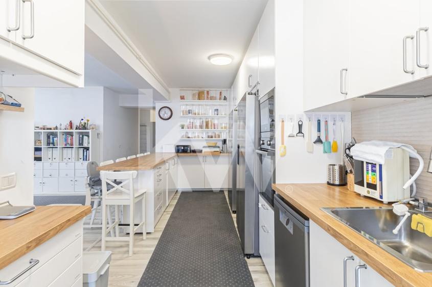 Apartament cu 5 camere decomandat, mobilat în Noua