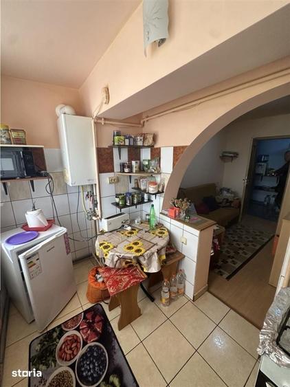 Decomandat la etajul 2 in bloc anvelopat cu centrala proprie - 6
