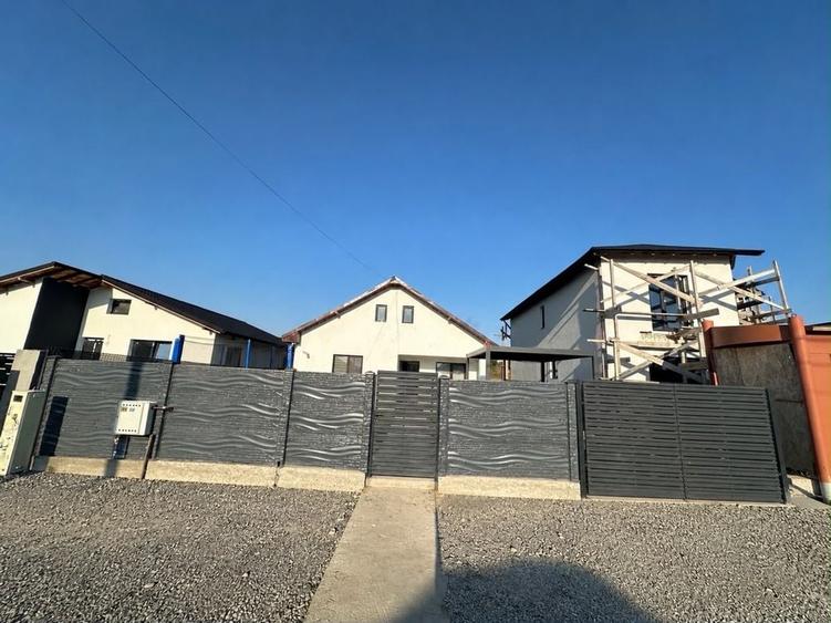 Casă cu 3 camere în Lumina