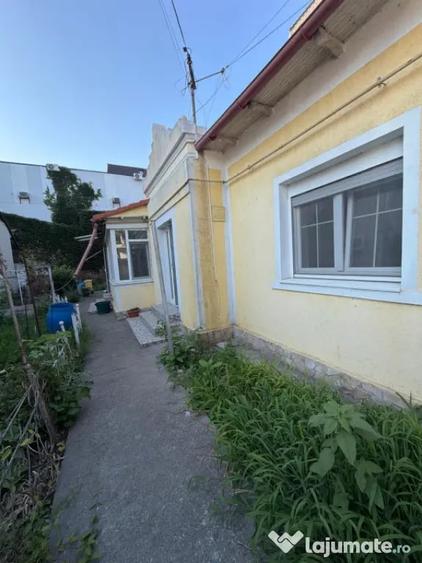 Casă cu 3 camere cu Teren 300 Mp în Delfinariu
