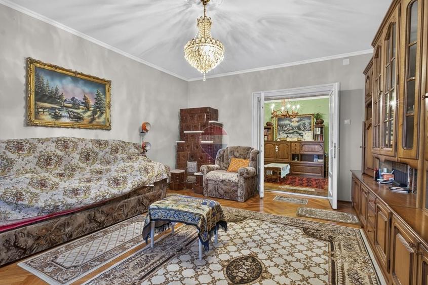 Casă individuală cu 4 camere cu Teren 1371 Mp în Central