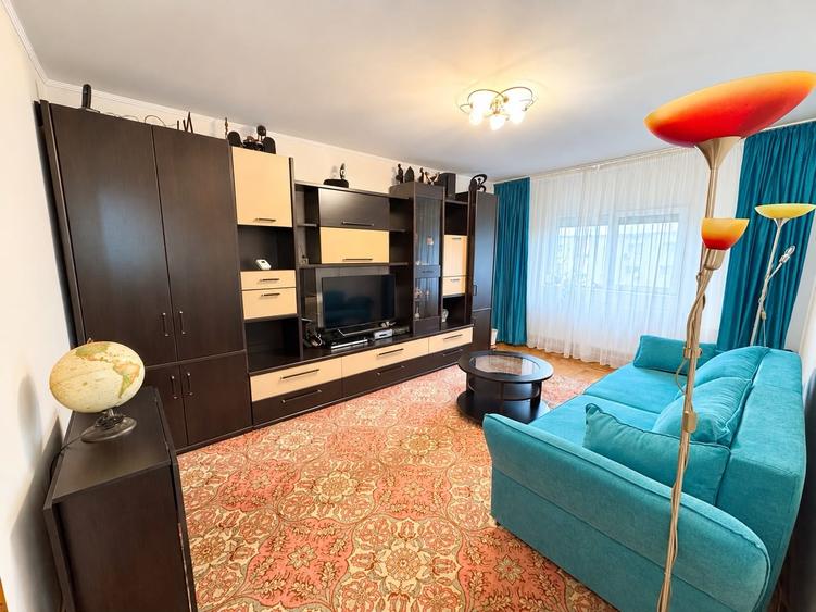 Apartament cu 3 camere decomandat, mobilat în Dacia