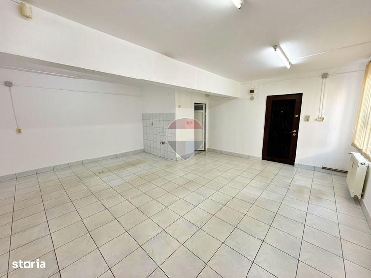 Spațiu comercial, de 54 mp, în Confecții