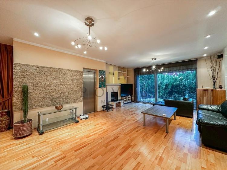 Duplex cu 7 camere cu Canalizare în Central