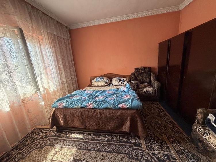 Casă cu 4 camere în Oinacu