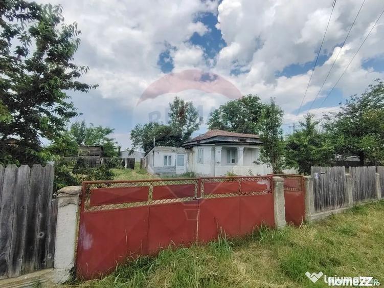 Casă cu 3 camere cu Teren 2100 Mp în Vulturu