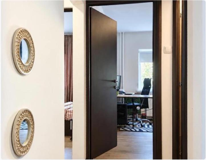 Apartament cu 3 camere nedecomandat, mobilat în Bucovina