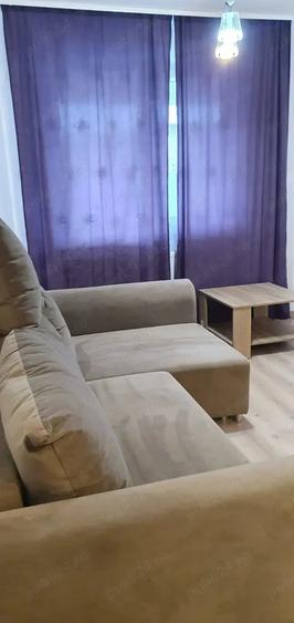 Garsonieră decomandată în 1 Decembrie