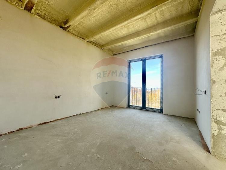 Casă individuală cu 7 camere cu Teren 350 Mp în Sălicea