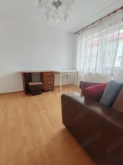 Casă cu 4 camere cu Teren 100 Mp în Central