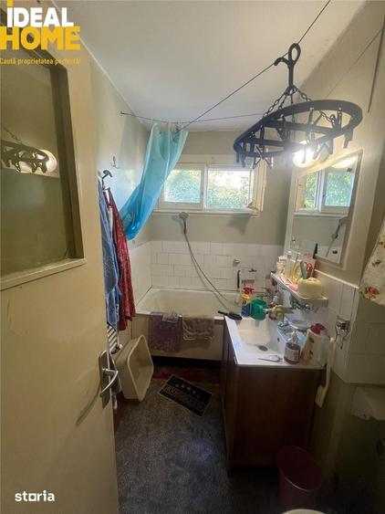Apartament cu 3 camere semidecomandat în Podu Roș