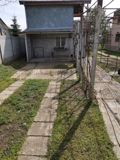 Casă cu 2 camere cu Teren 530 Mp în Lacu Sărat