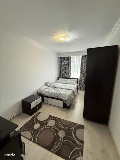 Apartament cu 4 camere semidecomandat în Central