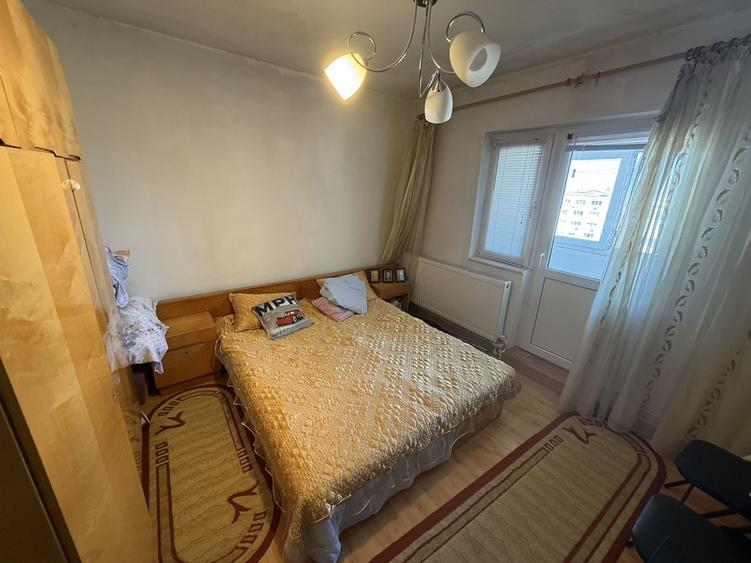 Apartament cu 3 camere decomandat, mobilat în Dacia