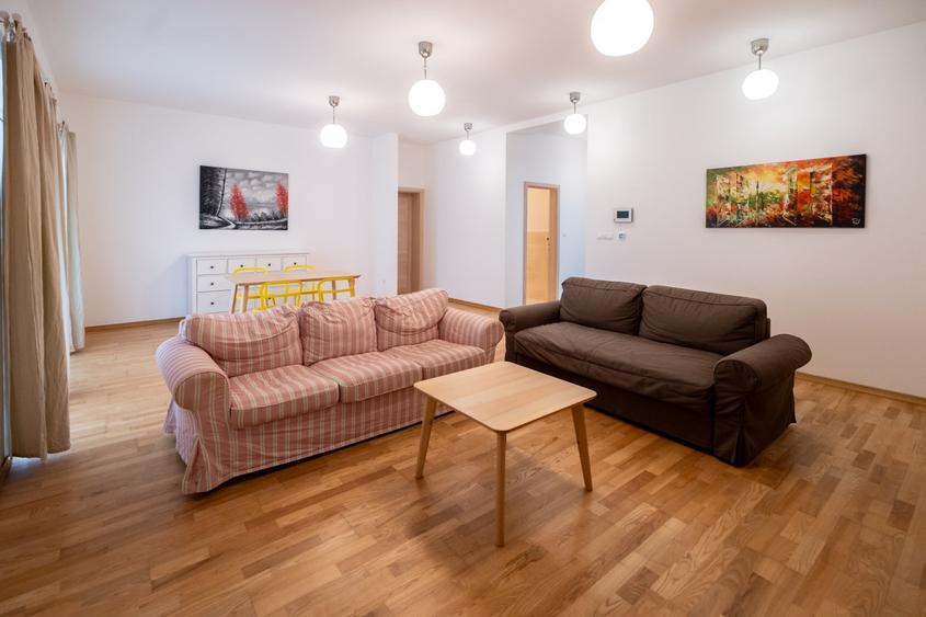 Casă individuală cu 5 camere cu Garaj în Borhanci