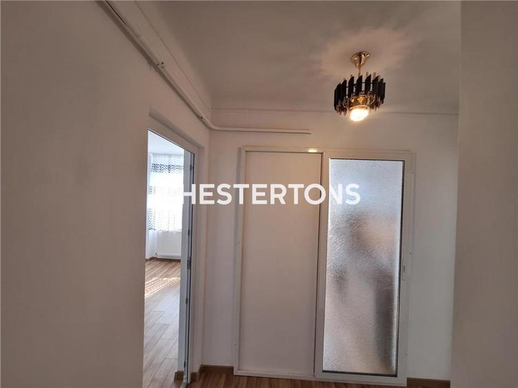 Apartament cu 3 camere semidecomandat în Independenței