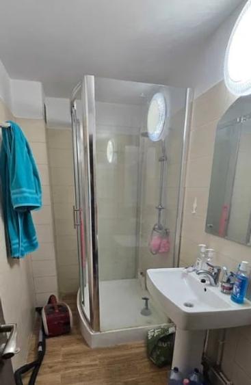 Apartament cu 3 camere semidecomandat în 13 Septembrie