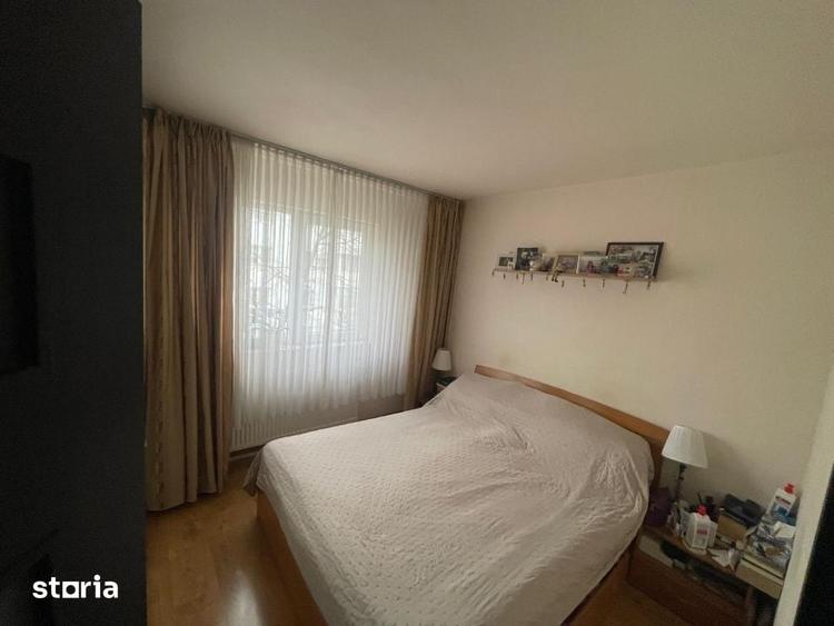 Apartament cu 3 camere în Craiovița Nouă