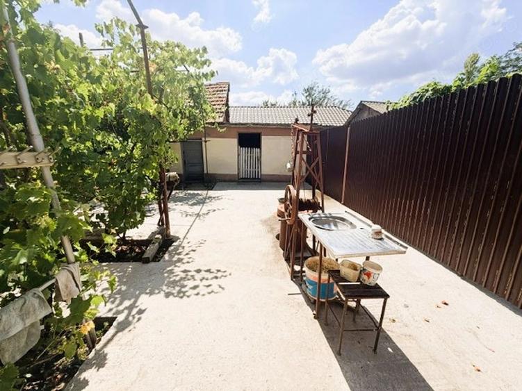 Casă cu 3 camere cu Teren 2252 Mp în Zorleasca