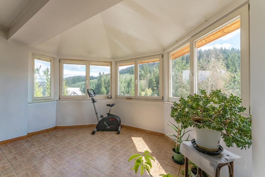 Duplex cu 6 camere cu Canalizare în Brebina