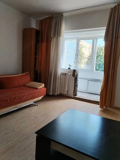 Garsonieră decomandată în Nord