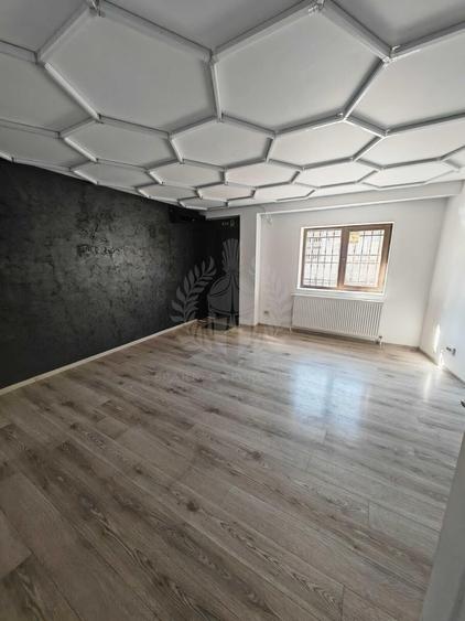 Casă individuală cu 3 camere cu Teren 200 Mp în Central