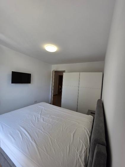Apartament cu 2 camere decomandat, mobilat în Tractorul