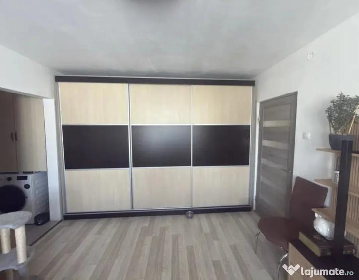 Apartament cu 2 camere semidecomandat în Florilor