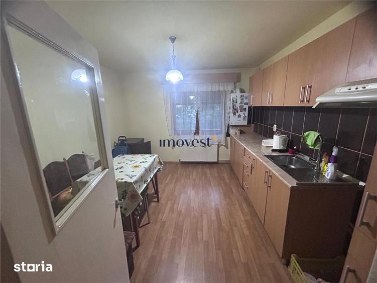 Apartament cu 3 camere decomandat în Micro 17
