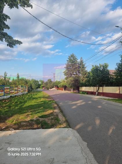 Teren de 2150 mp, în Teișori