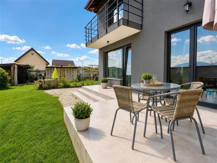 Casă cu 4 camere cu Teren 530 Mp în Exterior Est