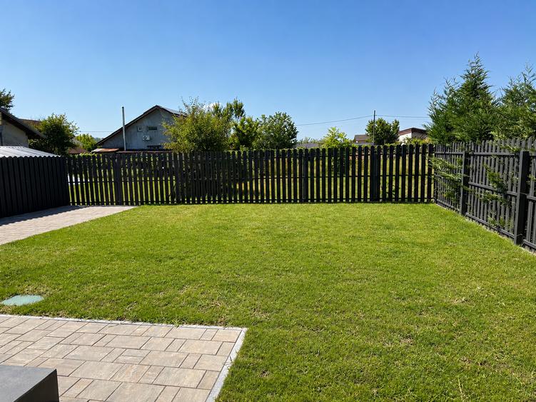 Duplex cu 5 camere cu Piscina în Bujoreni
