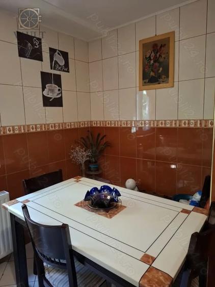 Apartament cu 3 camere semidecomandat, mobilat în P-ța Reșița