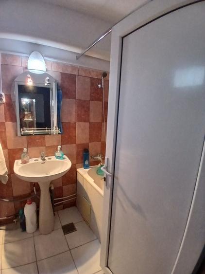 Apartament cu 3 camere decomandat în Valu lui Traian