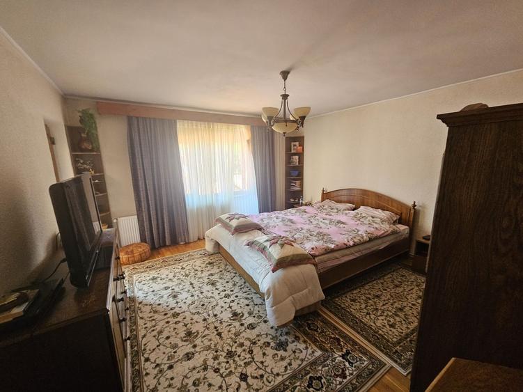 Casă individuală cu 5 camere cu Teren 159 Mp în Schei