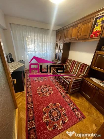 Apartament cu 3 camere decomandat în Central