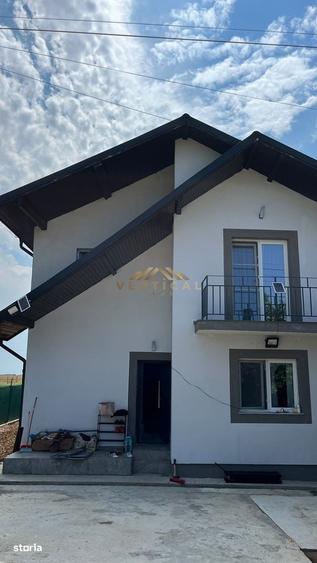 Casă cu 4 camere cu Teren 425 Mp în Vidra