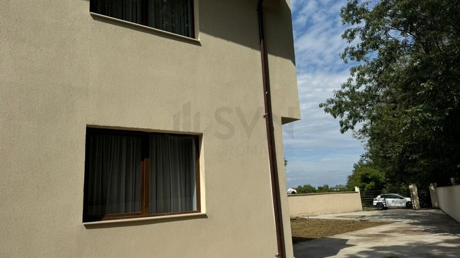 Casă individuală cu 8 camere cu Teren 1000 Mp în Snagov