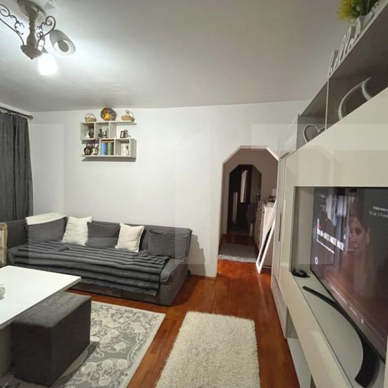 Apartament cu 3 camere semidecomandat în Central