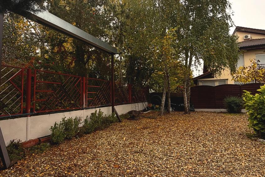 Casă cu 6 camere cu Garaj în Pipera