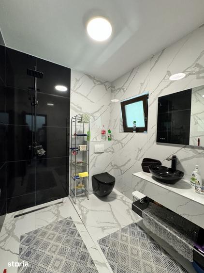 Casă cu 6 camere cu Teren 2147 Mp în Cetățeni