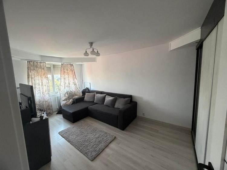 Apartament cu 2 camere decomandat în Crângași
