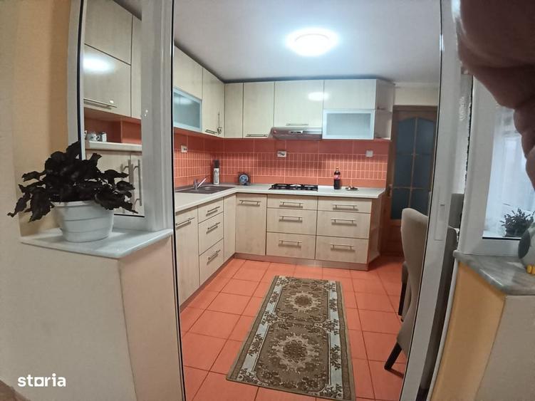Casă cu 4 camere cu Teren 1000 Mp în Central