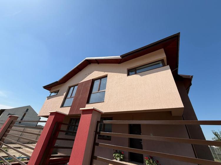 Duplex cu 4 camere cu Teren 300 Mp în Domnești