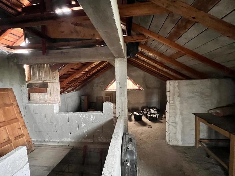 Casă cu Teren 2244 Mp în Oveselu